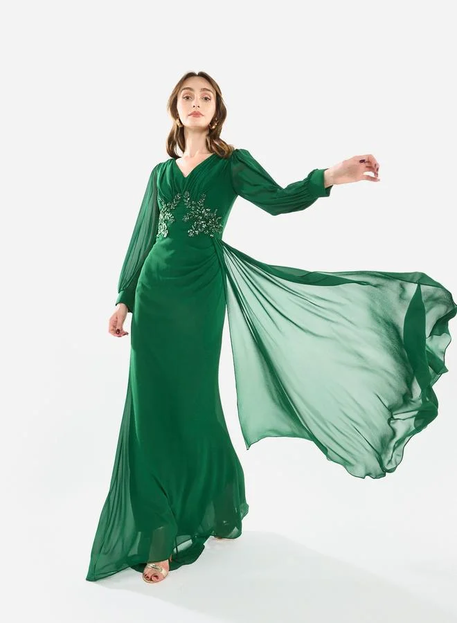 هاوس اوف مودا فستان طويل مزين بأكمام كيب منسدلة